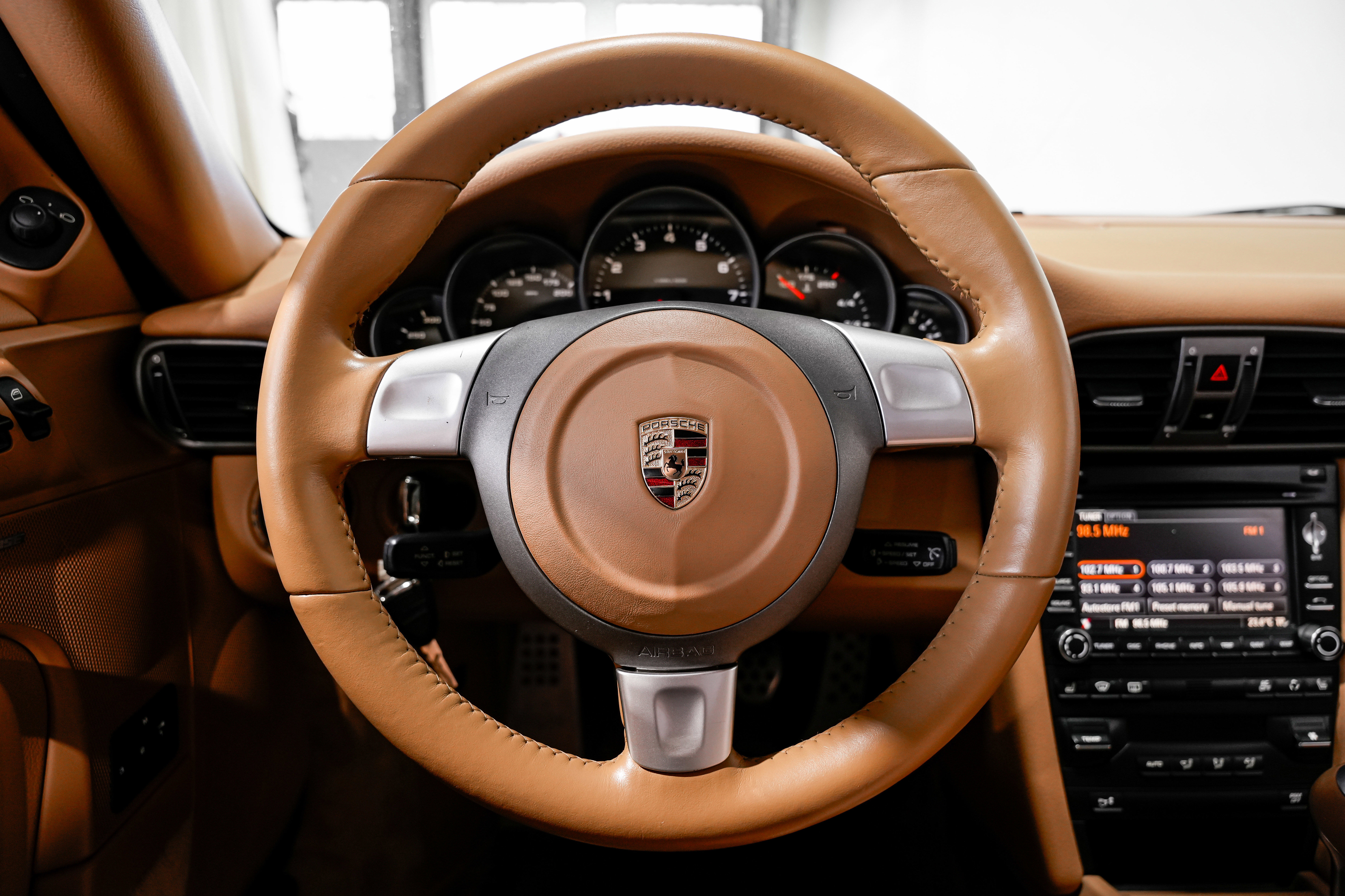 Used 2009 Porsche 911 Carrera 4 image 10