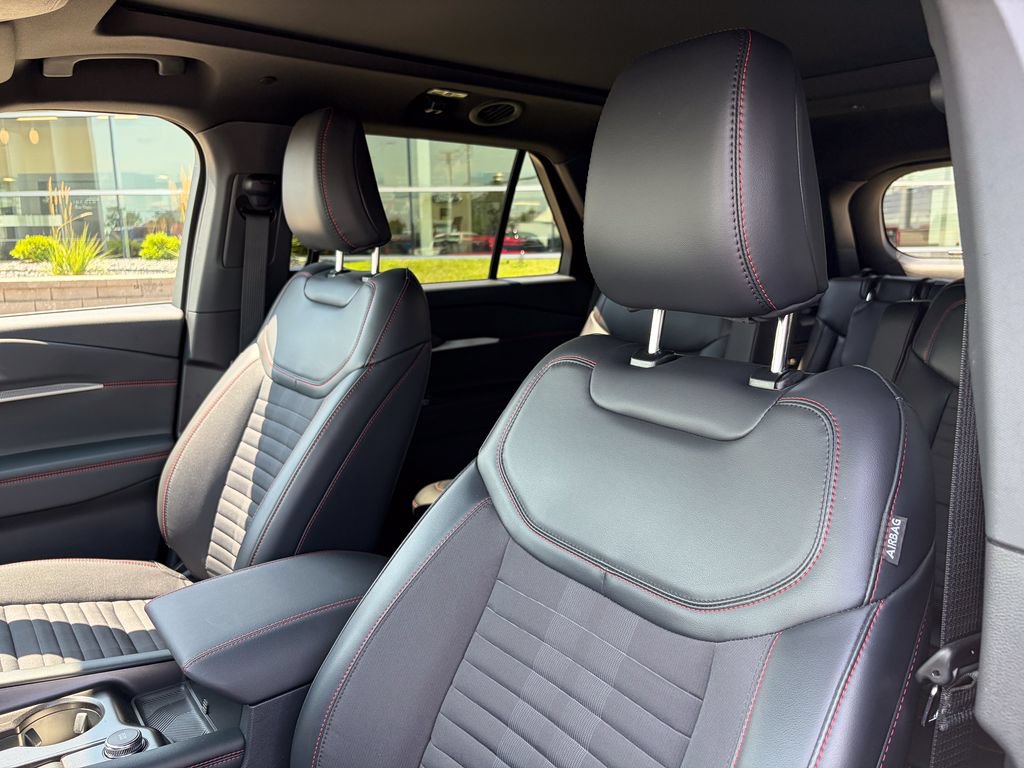 Certified 2025 Ford Explorer ST-Line w/ Premium Package AWD/4WD image 10