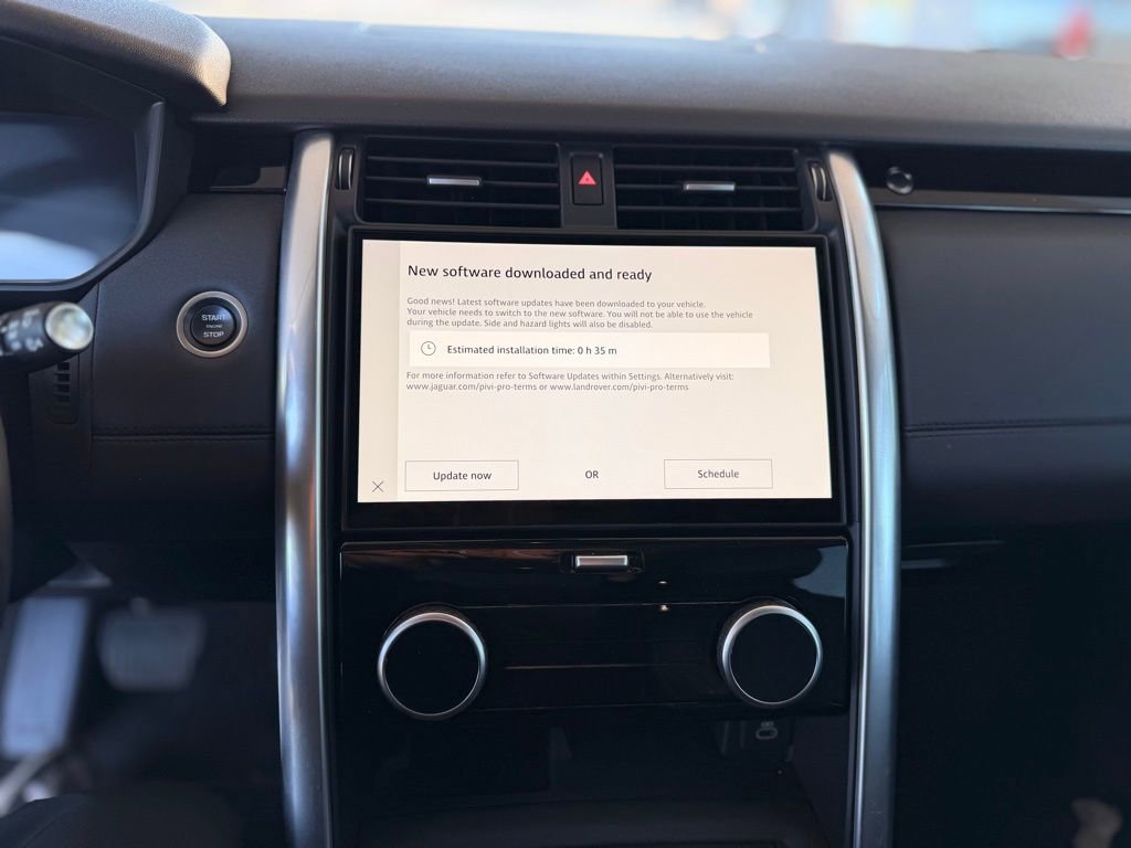 Used 2024 Land Rover Discovery S image 9