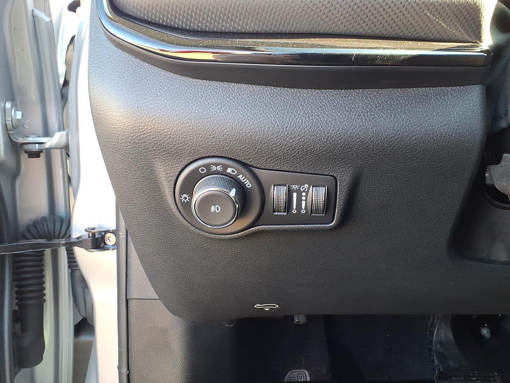 Used 2026 Jeep Compass Limited AWD/4WD image 16