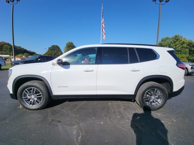 Used 2025 GMC Acadia Elevation image 2