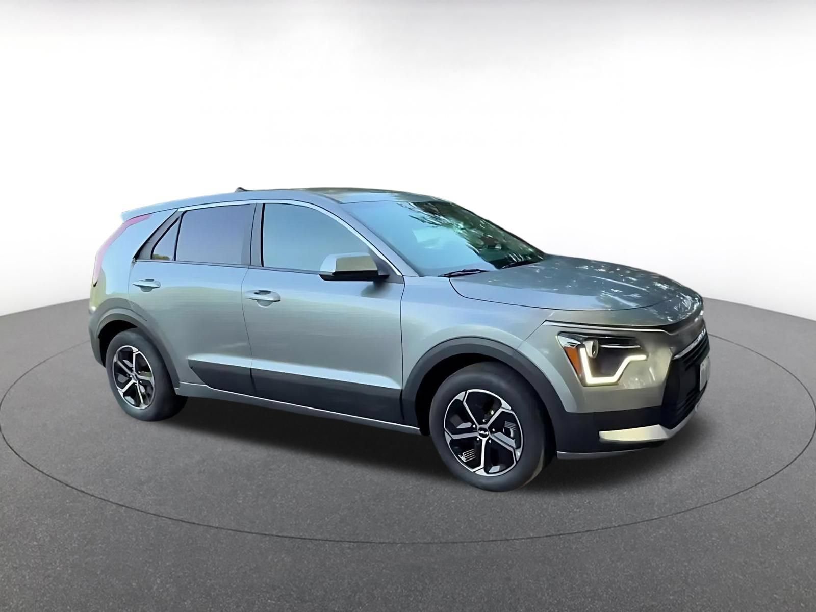 Used 2026 Kia Niro LX FWD image 2