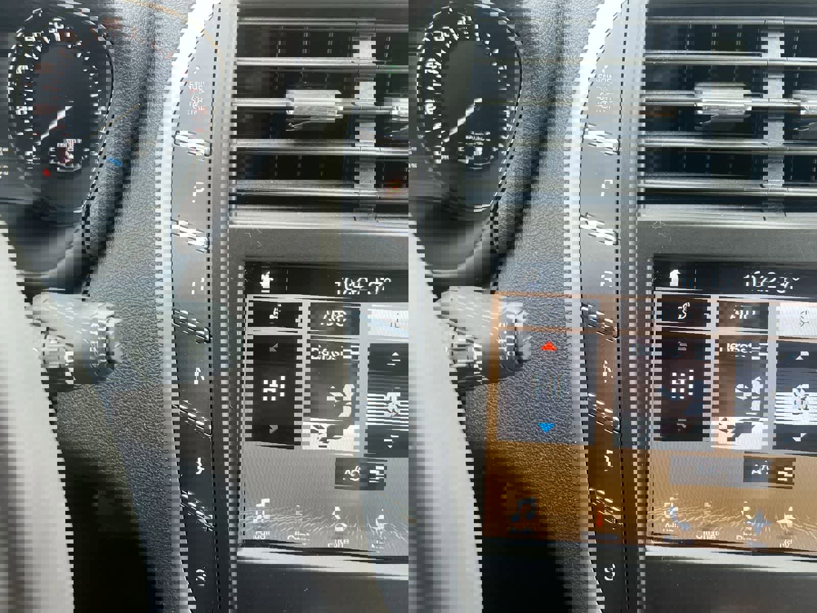 Used 2017 Lincoln MKC Reserve w/ Lincoln MKC Climate Package image 31