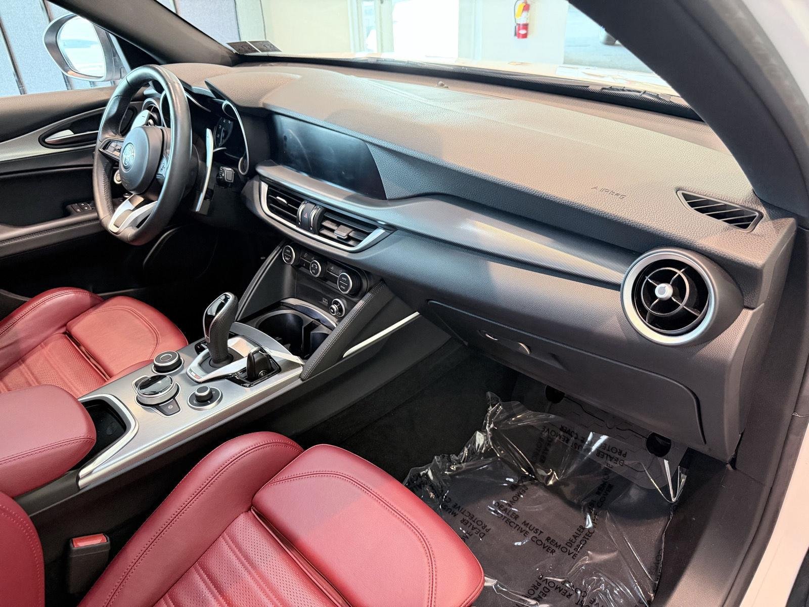 Used 2023 Alfa Romeo Stelvio Veloce AWD/4WD image 32