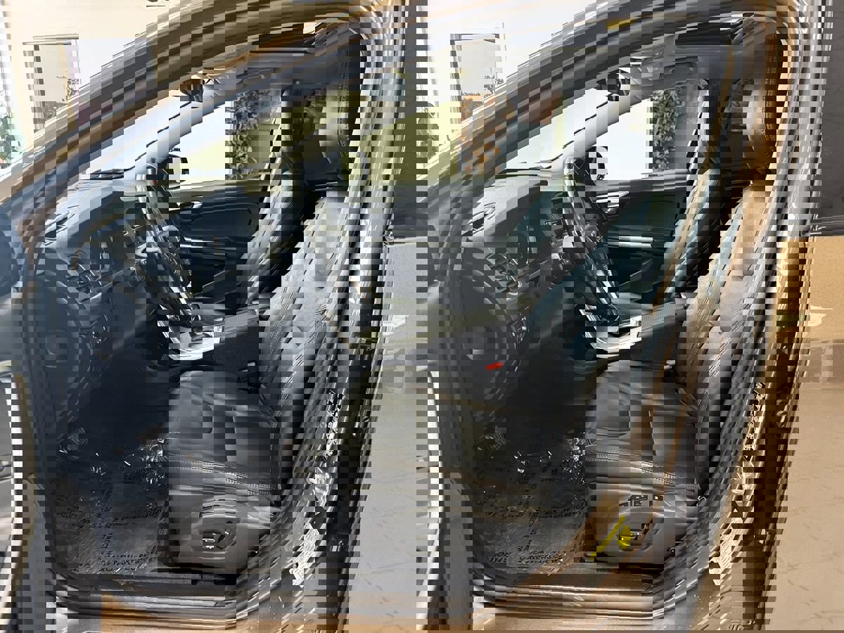 Used 2018 Volvo V60 T5 Cross Country w/ Convenience Package image 15