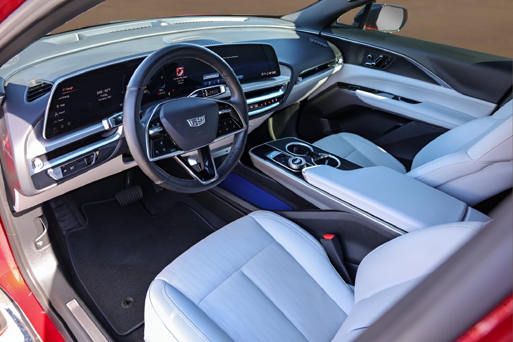 Certified 2024 Cadillac Lyriq Luxury RWD image 9
