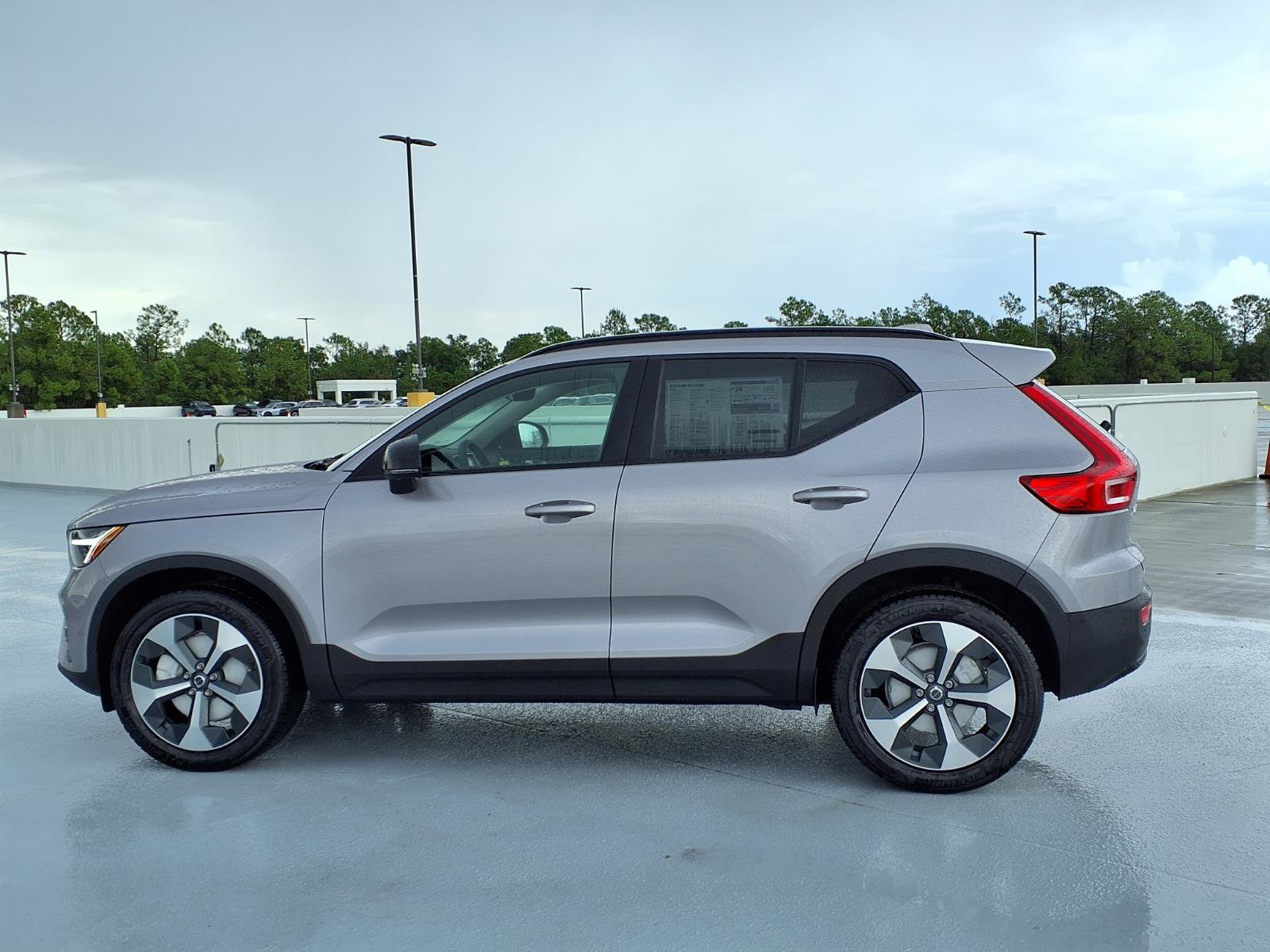 New 2026 Volvo XC40 B5 Plus w/ Climate Package AWD/4WD image 4