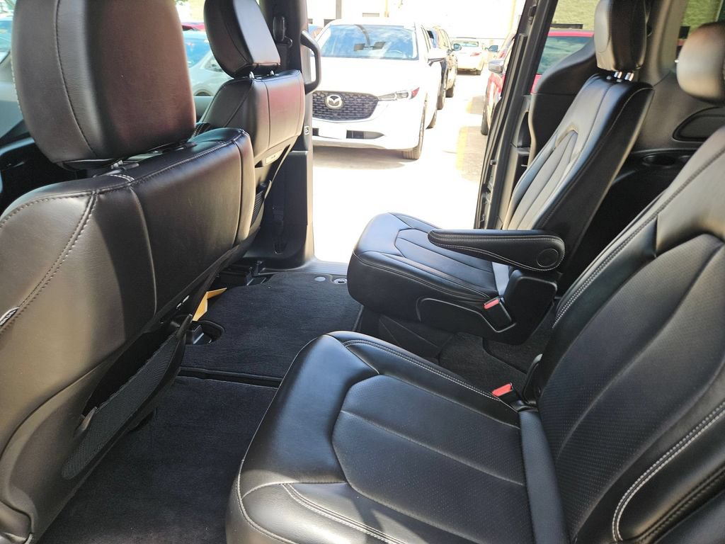 Used 2025 Chrysler Pacifica Select FWD image 25