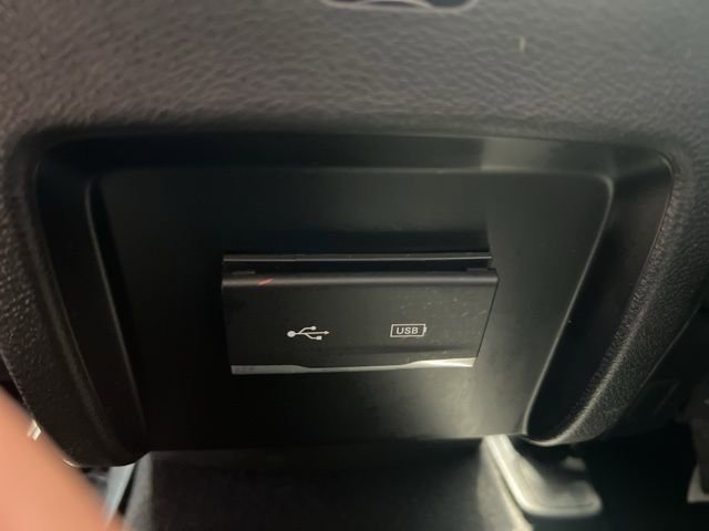 Used 2019 Jeep Cherokee Latitude Plus image 19