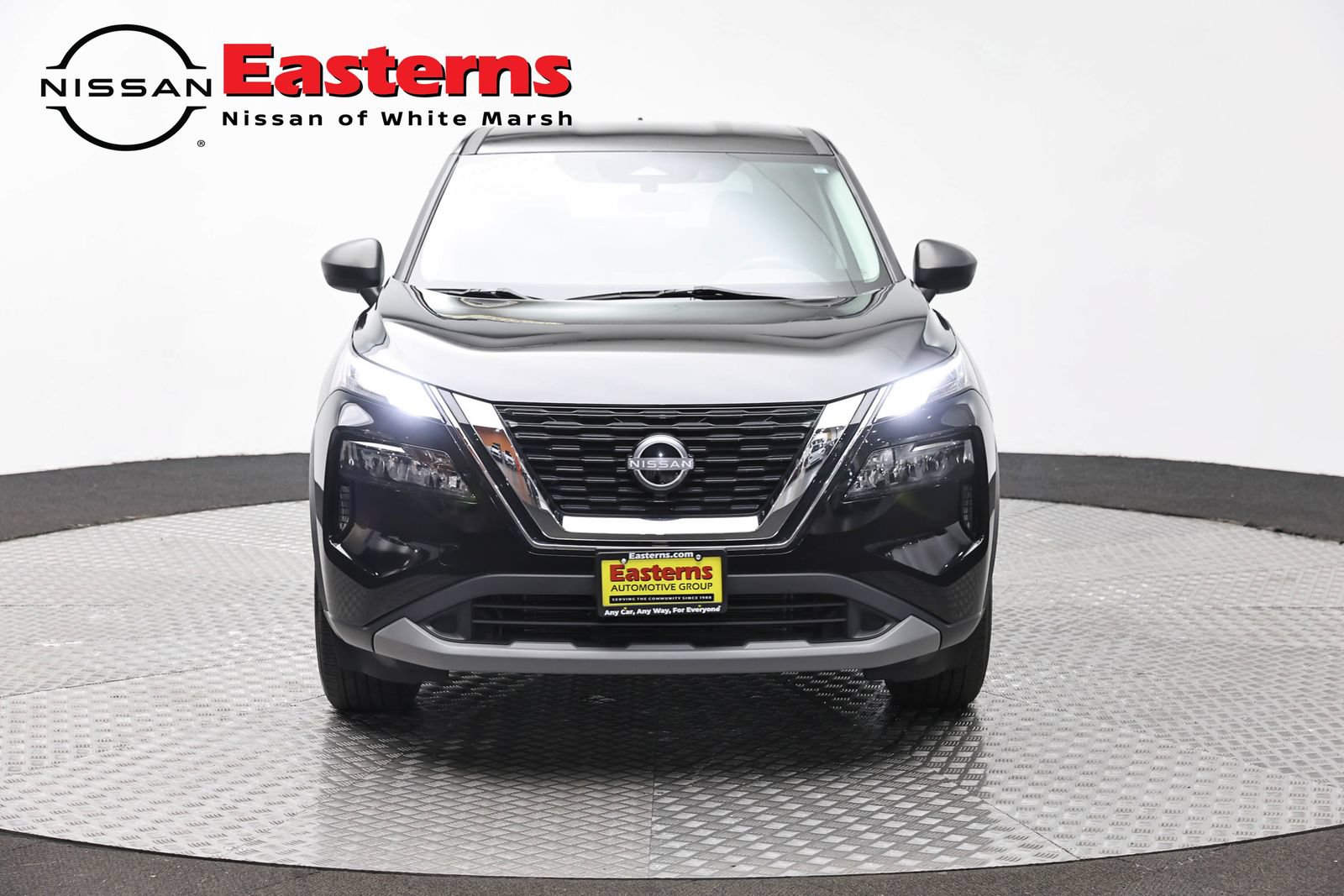 Used 2023 Nissan Rogue S AWD/4WD image 2