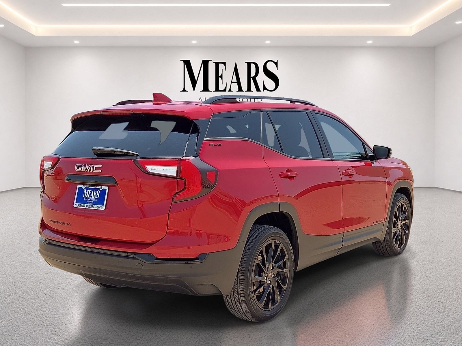 Used 2023 GMC Terrain SLE w/ Driver Convenience Package FWD image 5