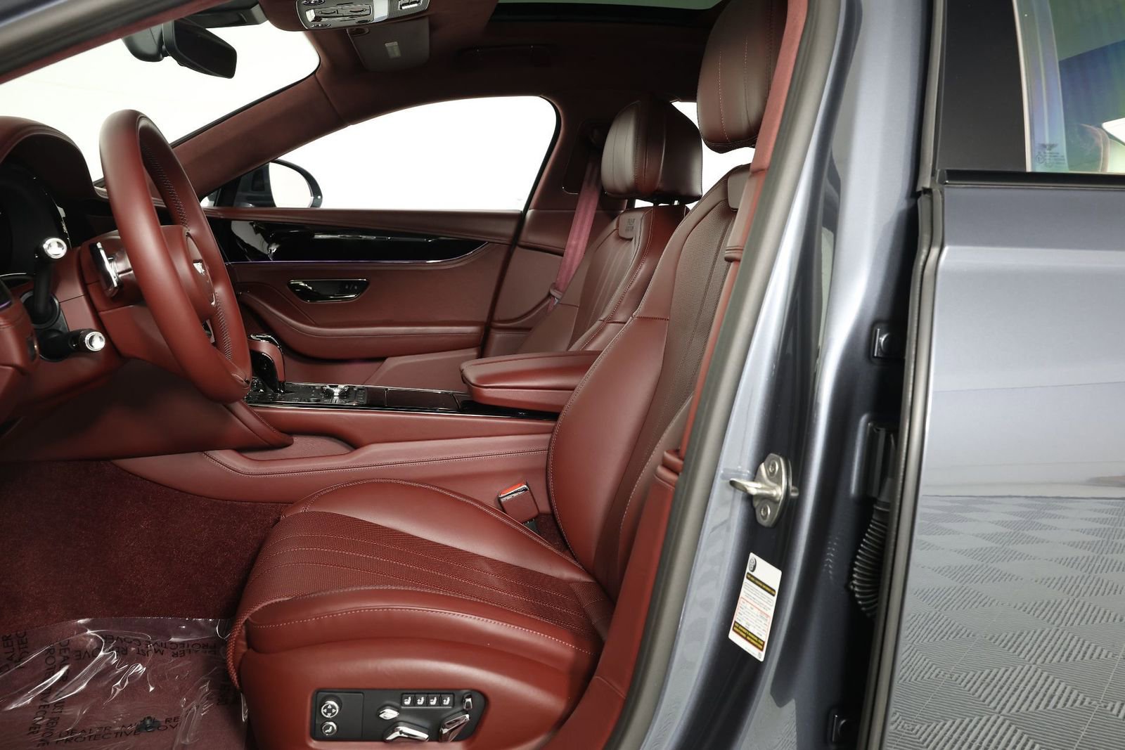 New 2025 Bentley Flying Spur Plug-In Hybrid image 2