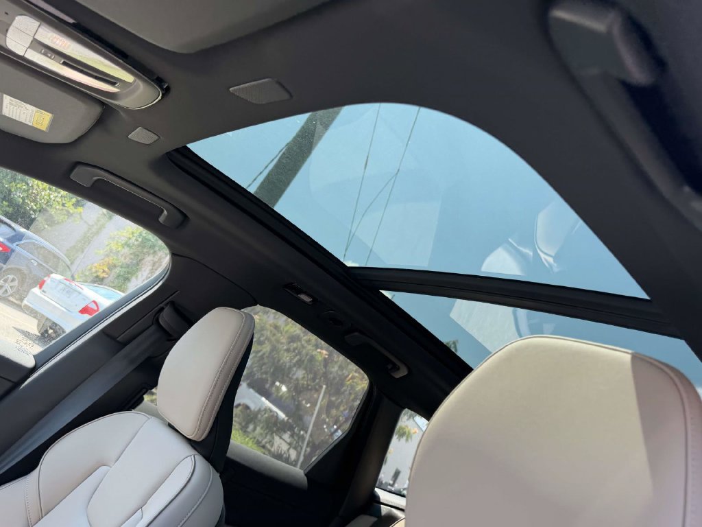 New 2026 Volvo XC60 B5 Plus w/ Protection Package Premier AWD/4WD image 18