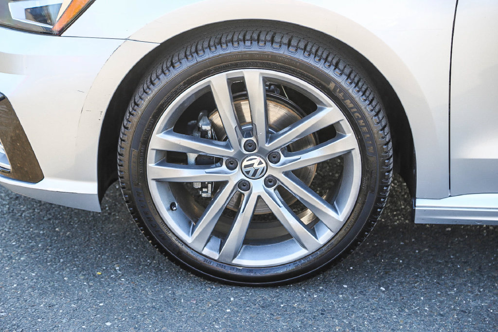 Used 2018 Volkswagen Passat 2.0T R-Line FWD image 9