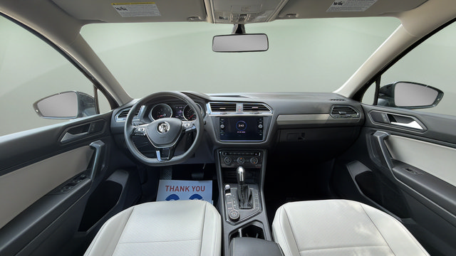 Used 2021 Volkswagen Tiguan SE w/ Panoramic Sunroof Package AWD/4WD image 4