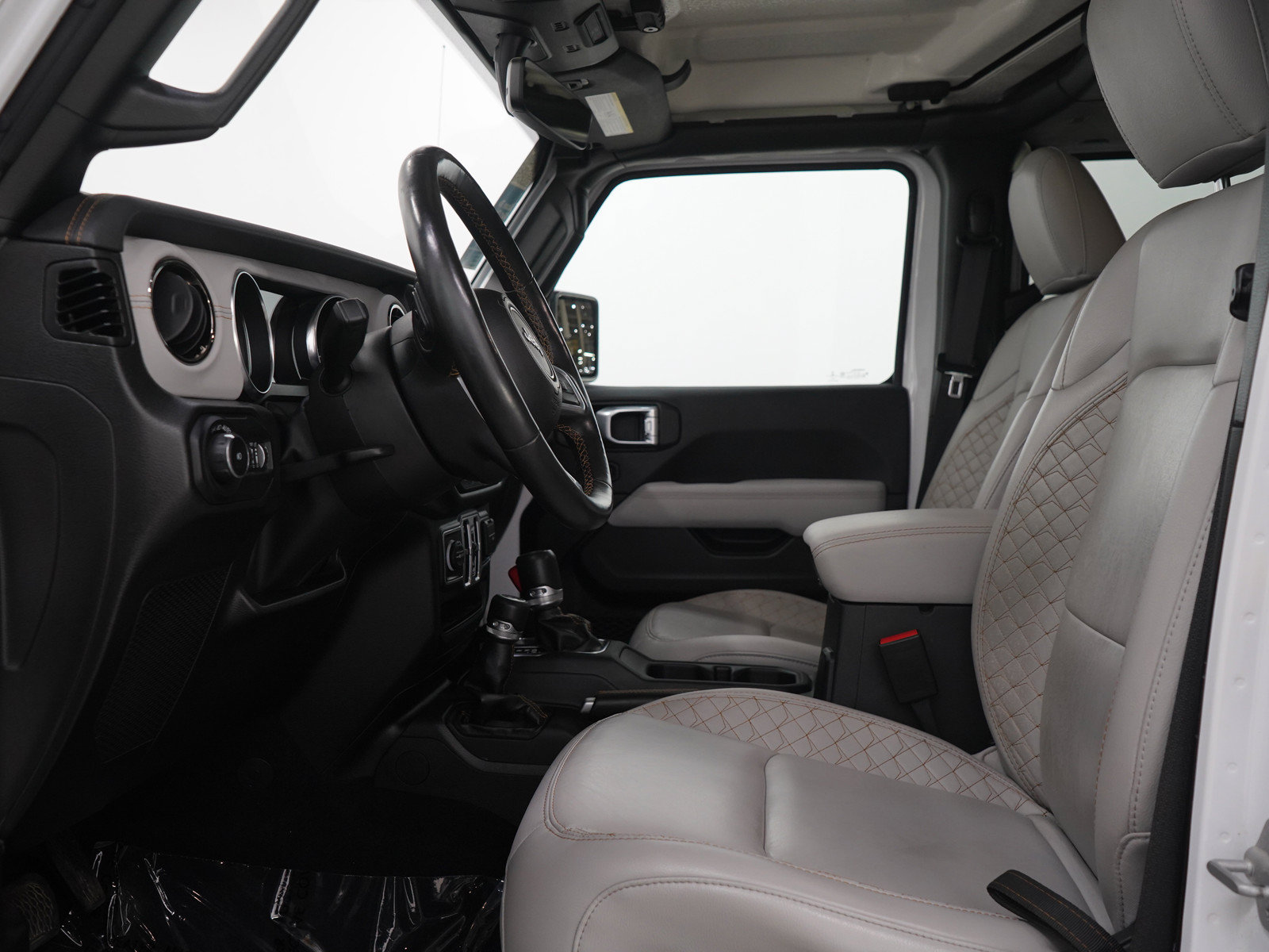 Used 2022 Jeep Wrangler Unlimited Sahara AWD/4WD image 23