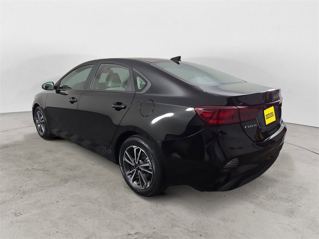 Used 2023 Kia Forte LXS w/ LXS Technology Package image 3
