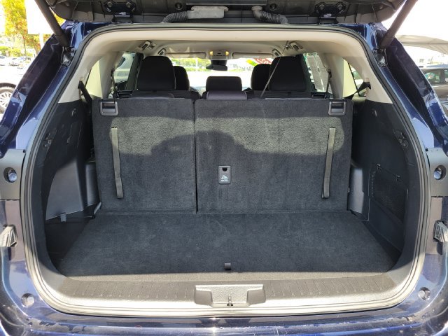 Used 2025 Toyota Highlander LE FWD image 22