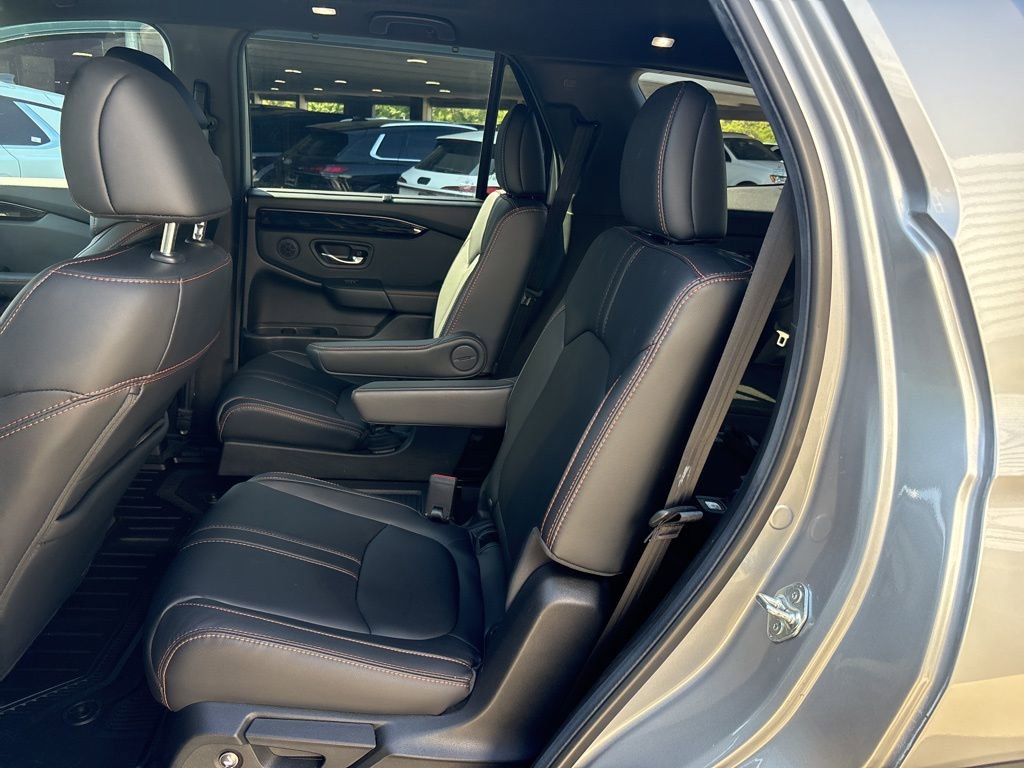 Used 2025 Honda Pilot TrailSport image 14