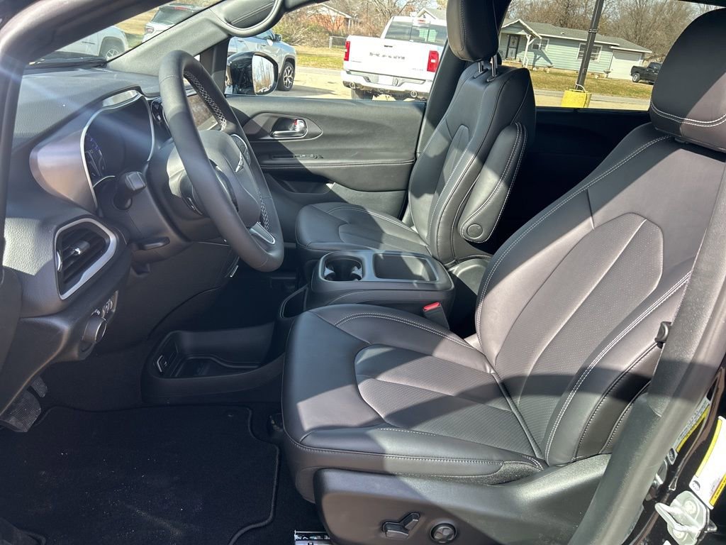 New 2026 Chrysler Voyager LX image 10