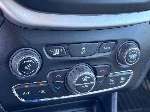 Used 2018 Jeep Cherokee Limited FWD image 29