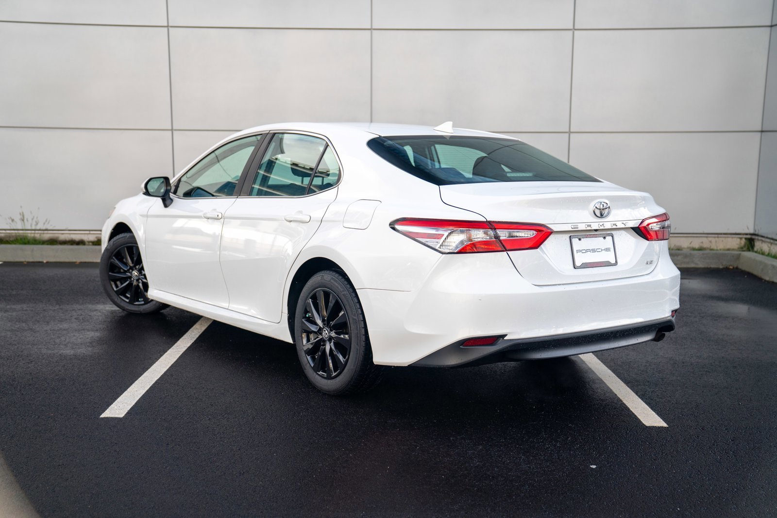 Used 2019 Toyota Camry LE image 3