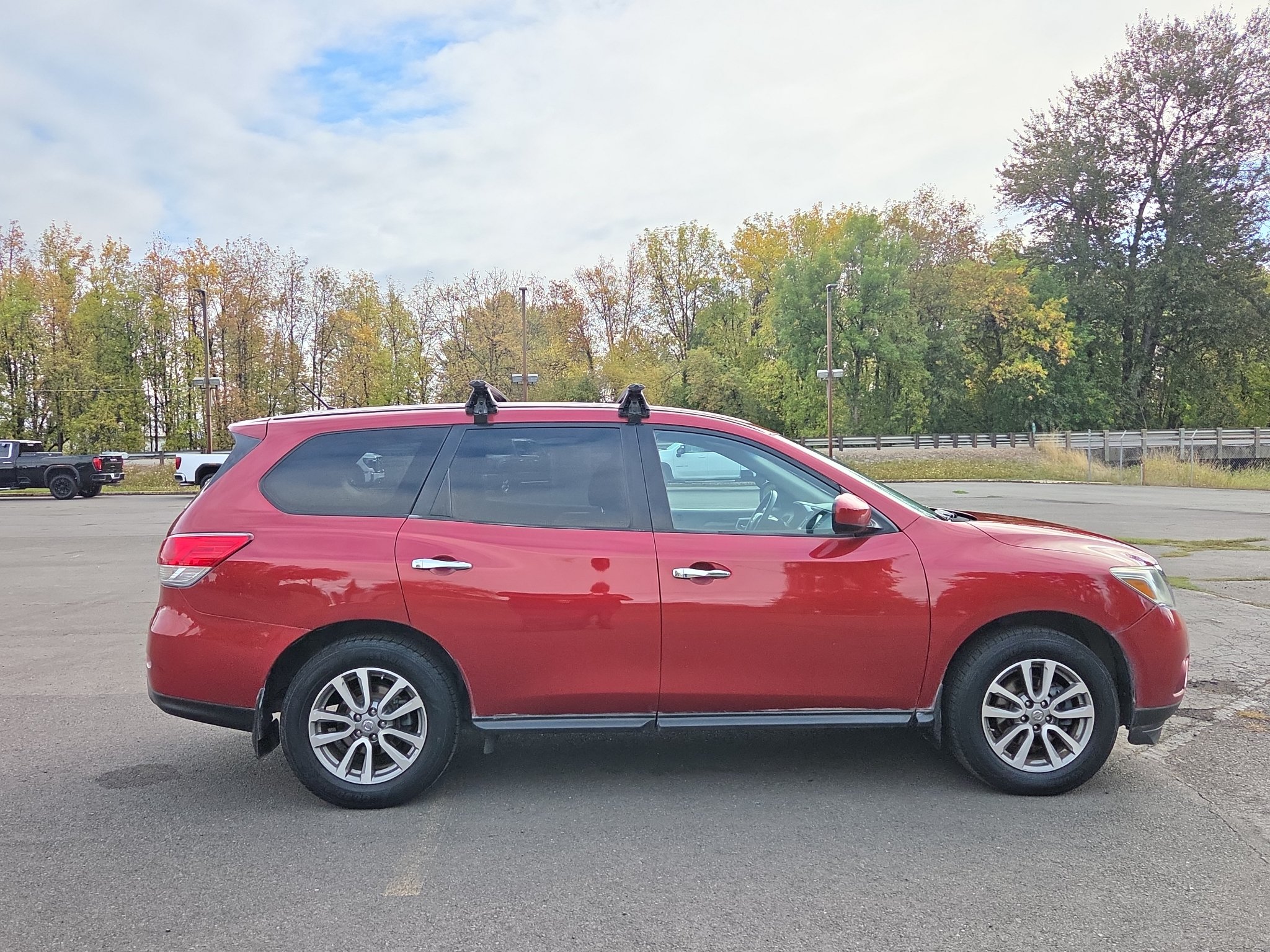 Used 2015 Nissan Pathfinder S AWD/4WD image 12