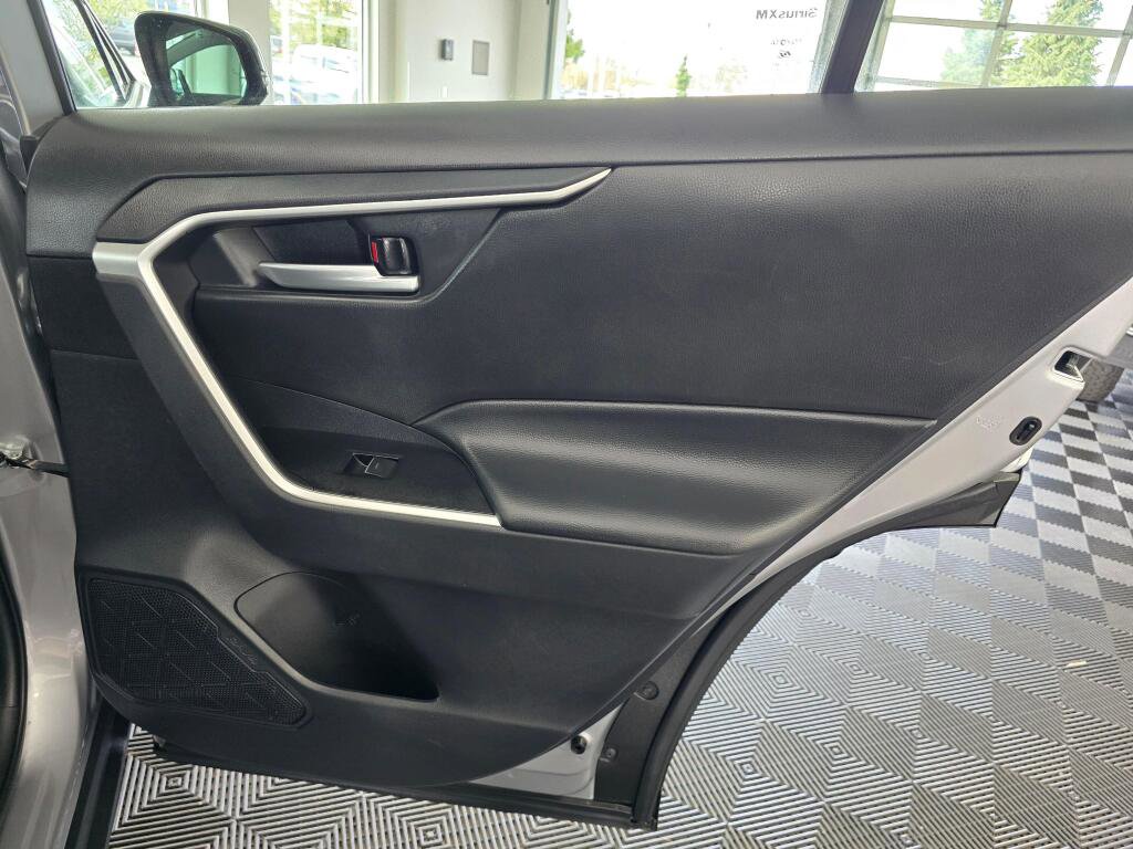 Used 2025 Toyota RAV4 XLE image 40