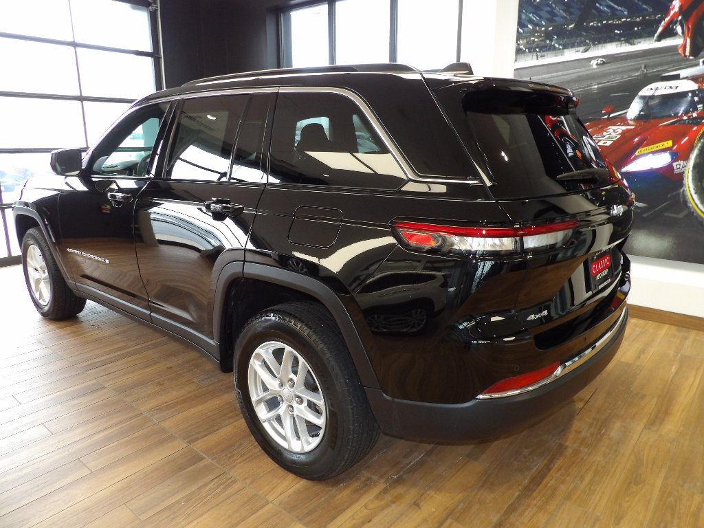 Used 2024 Jeep Grand Cherokee Laredo X w/ Luxury Tech Group I image 8