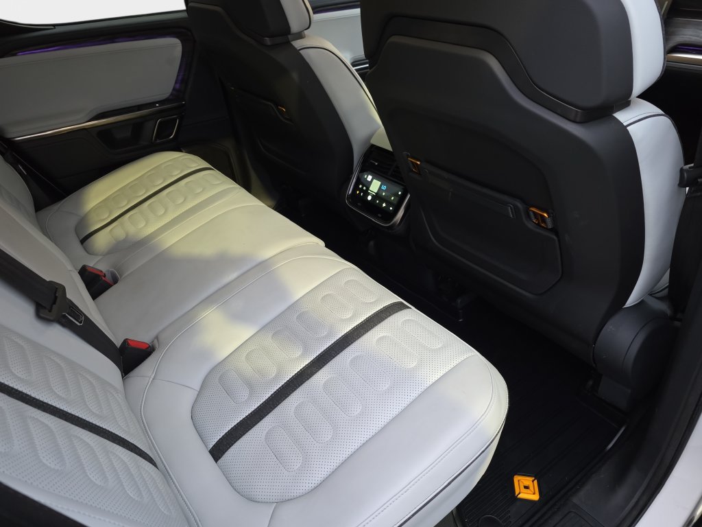 Used 2022 Rivian R1T Adventure AWD/4WD image 13