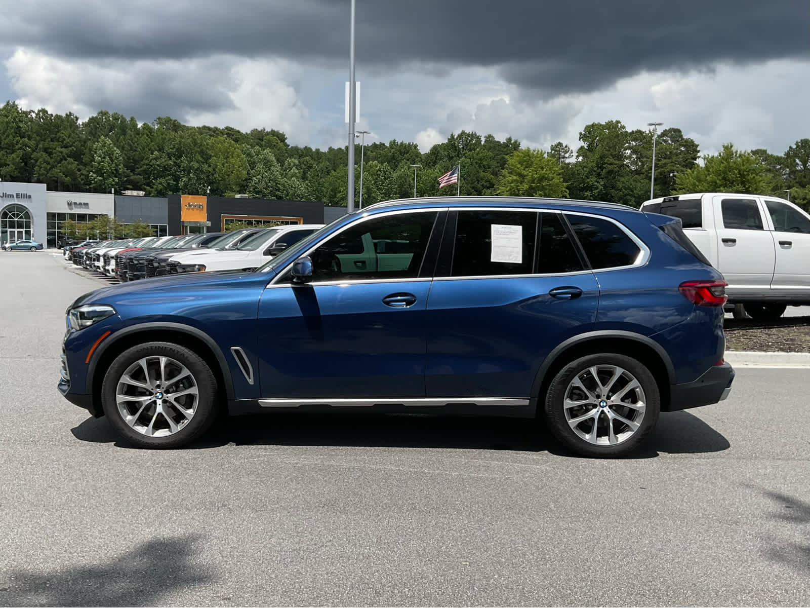 Used 2019 BMW X5 xDrive40i w/ Premium Package 2 AWD/4WD image 2