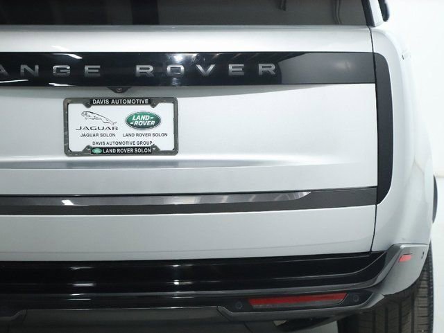Certified 2025 Land Rover Range Rover SE image 46