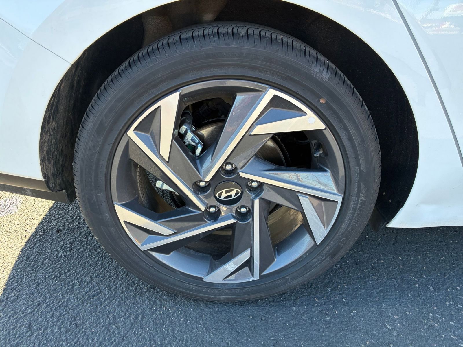 Used 2025 Hyundai Elantra SEL image 25