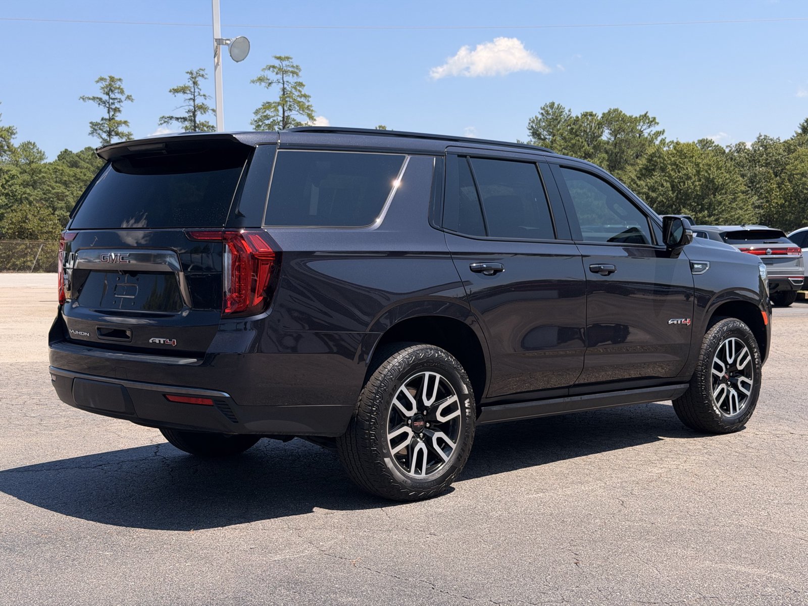 Used 2024 GMC Yukon AT4 w/ Technology Package AWD/4WD image 12