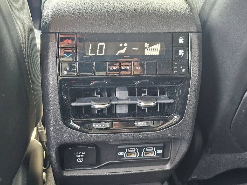 Used 2021 Jeep Grand Cherokee L Limited w/ Trailer Tow Group (B) AWD/4WD image 11