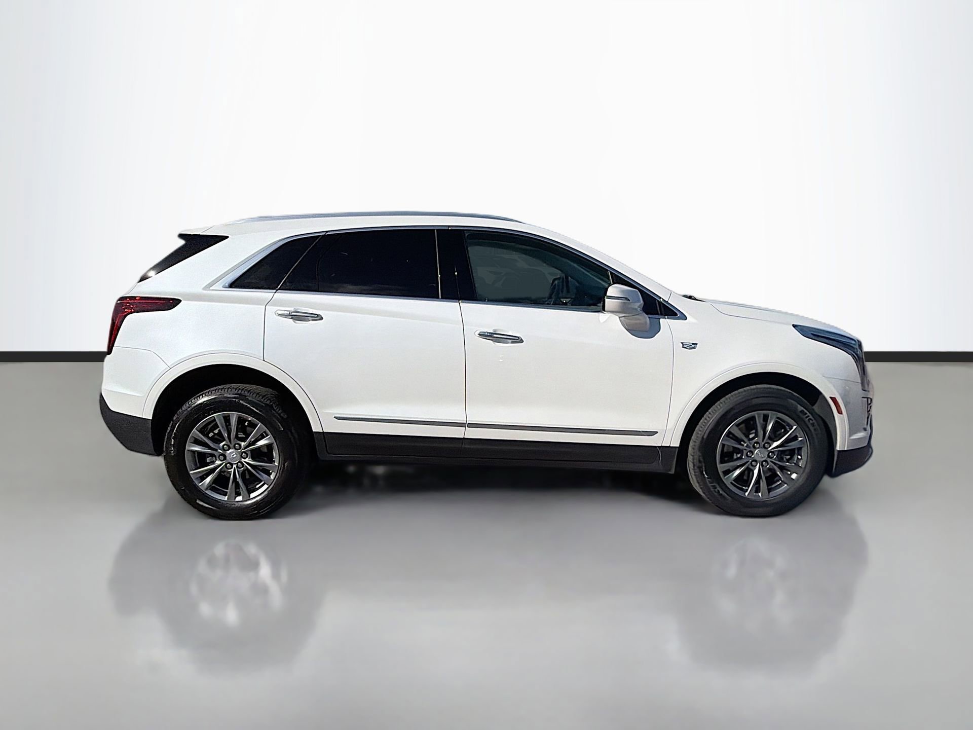Used 2021 Cadillac XT5 Premium Luxury image 3