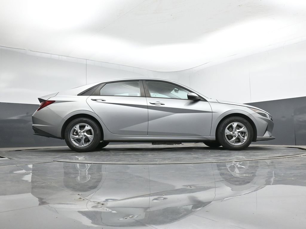Used 2021 Hyundai Elantra SE FWD image 43