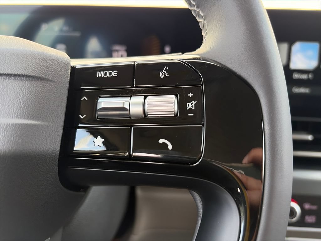 New 2027 Kia Carnival FWD image 12