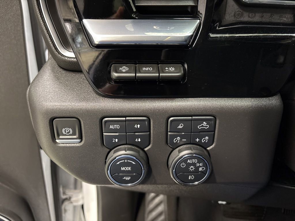 Used 2024 Chevrolet Silverado 1500 High Country w/ Technology Package AWD/4WD image 28
