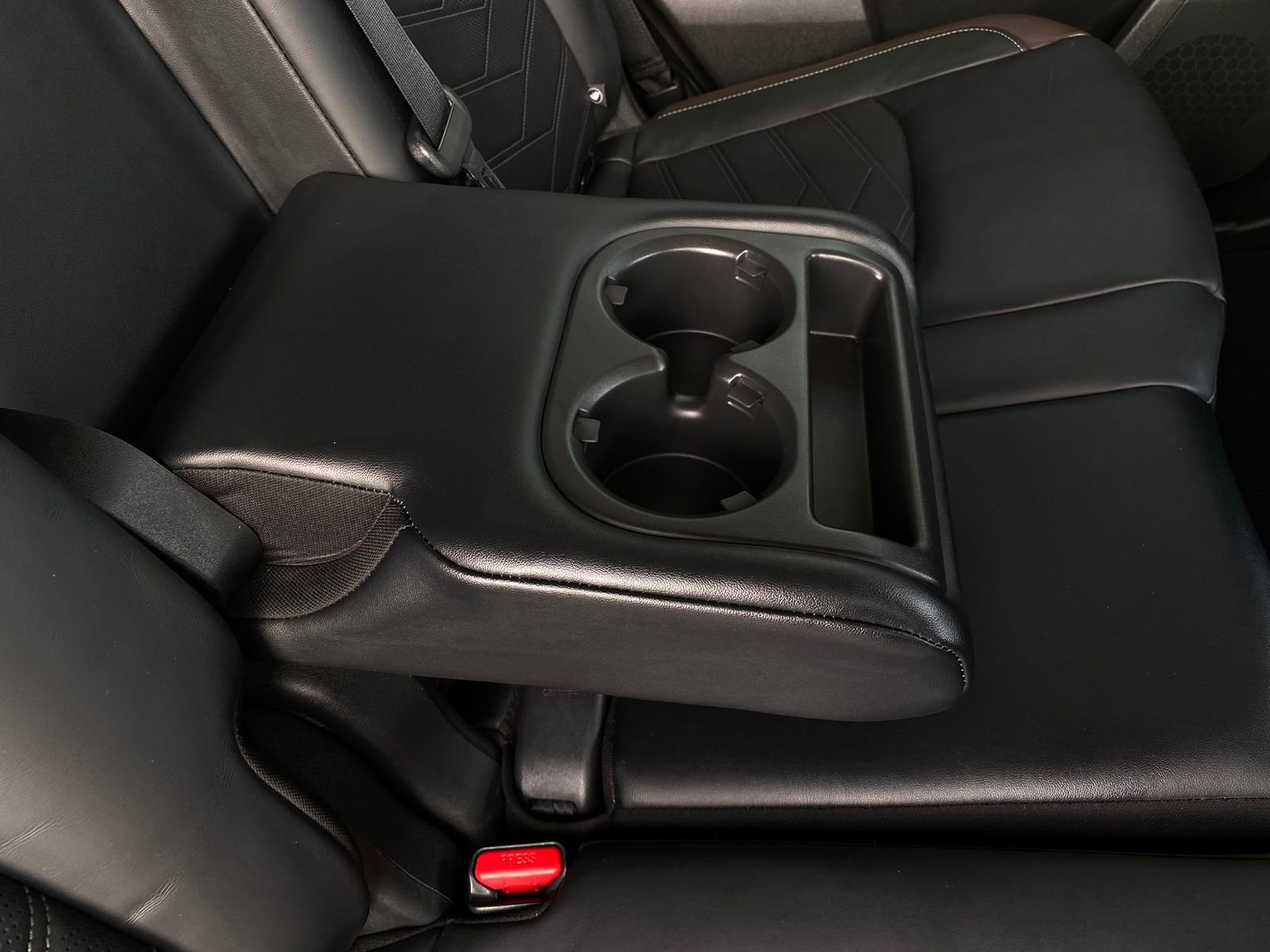 Used 2024 Nissan Pathfinder Platinum w/ Black Appearance Package image 28