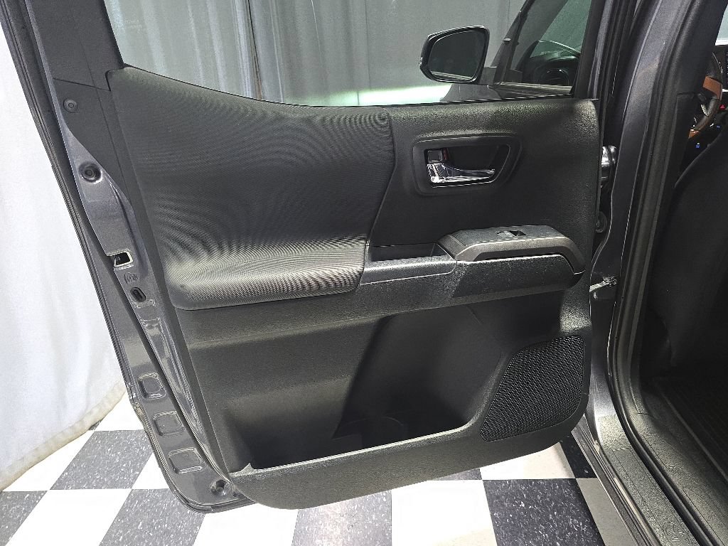Used 2023 Toyota Tacoma TRD Off-Road w/ Technology Package AWD/4WD image 12