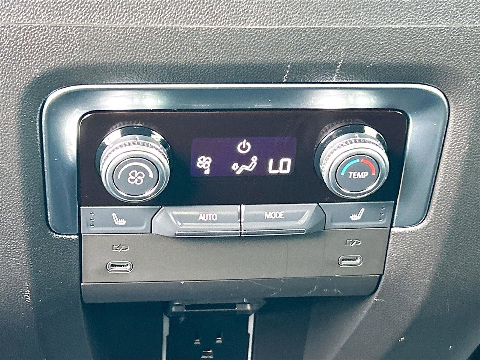 Used 2025 GMC Yukon Denali RWD image 26