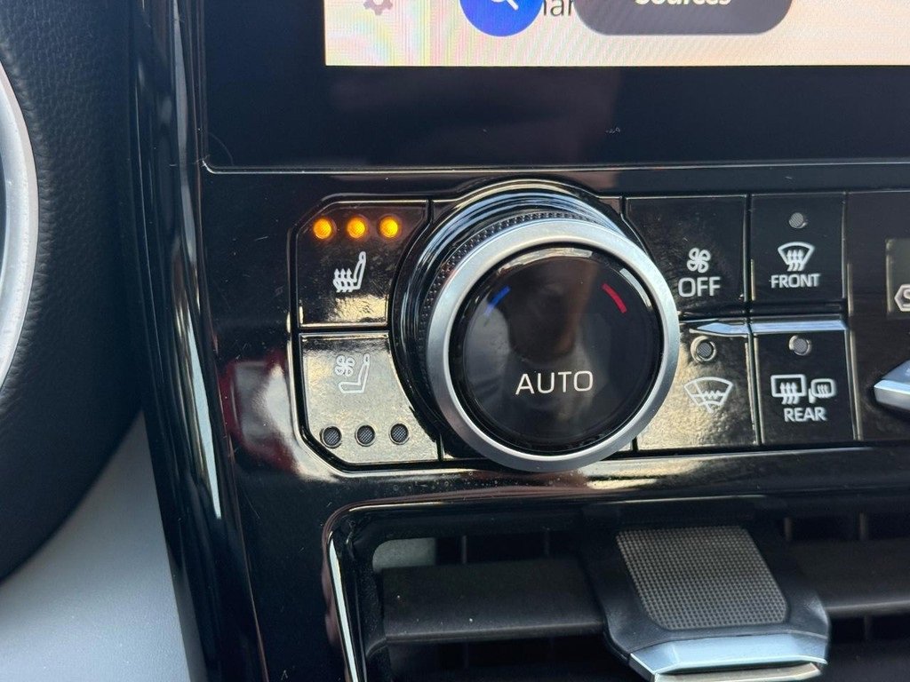 Certified 2025 Toyota Highlander Platinum image 27