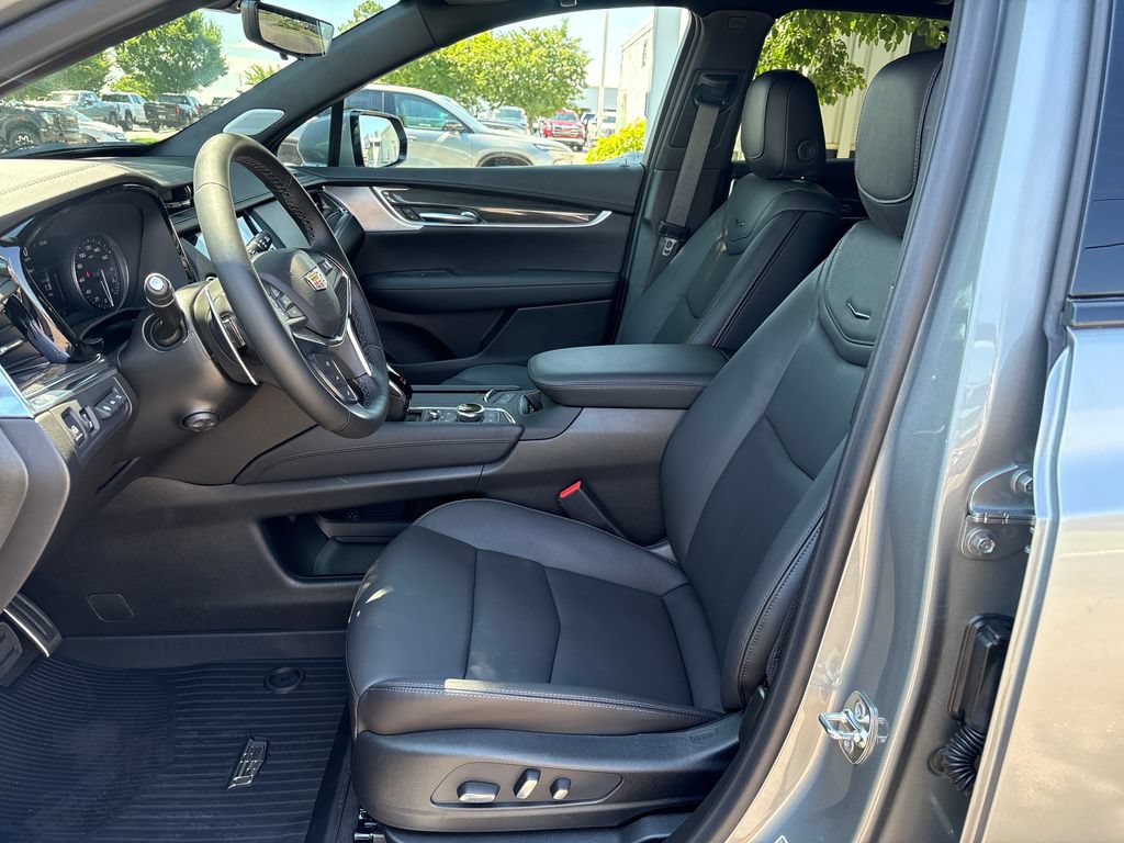 New 2026 Cadillac XT5 Sportv w/ LPO, Floor Liner Package AWD/4WD image 12