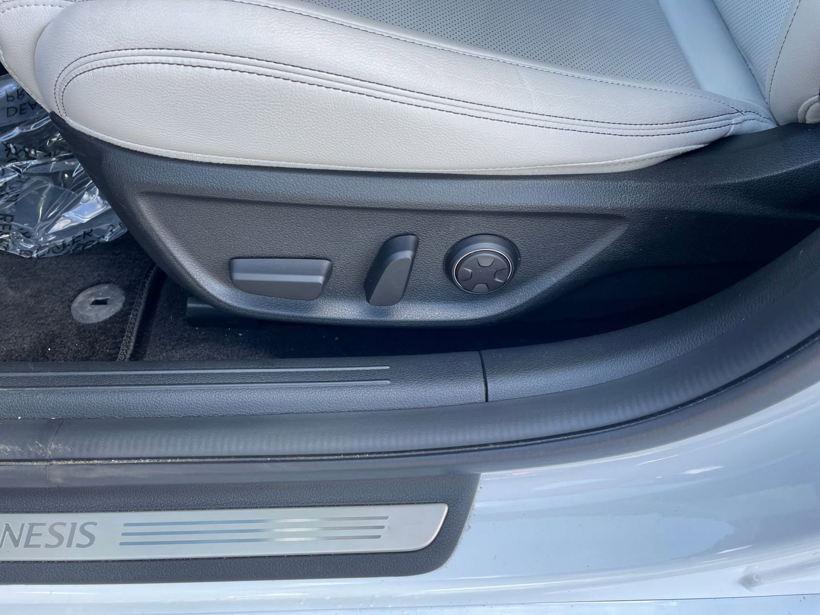 Used 2025 Genesis G70 2.5T image 23