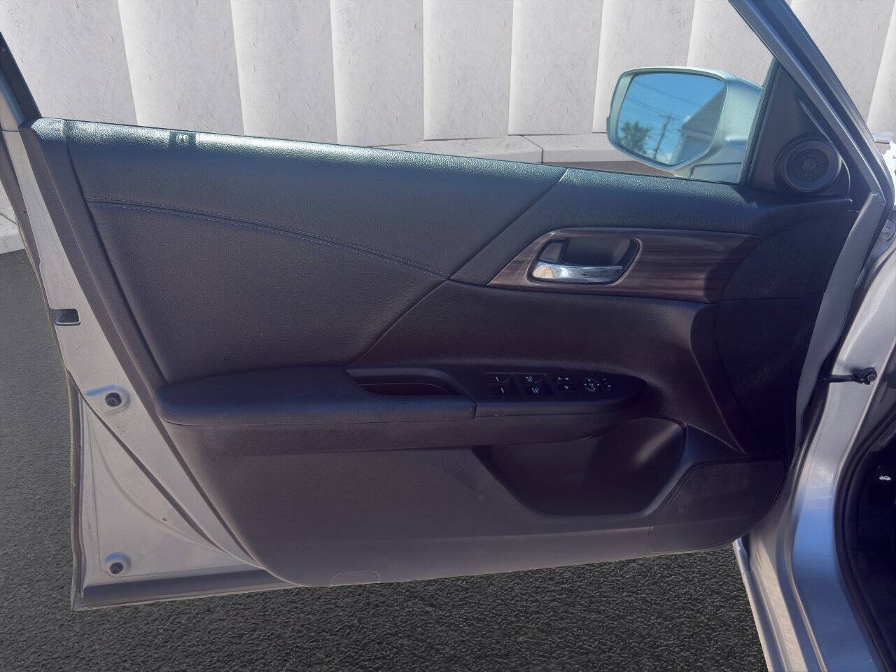 Used 2017 Honda Accord EX image 14