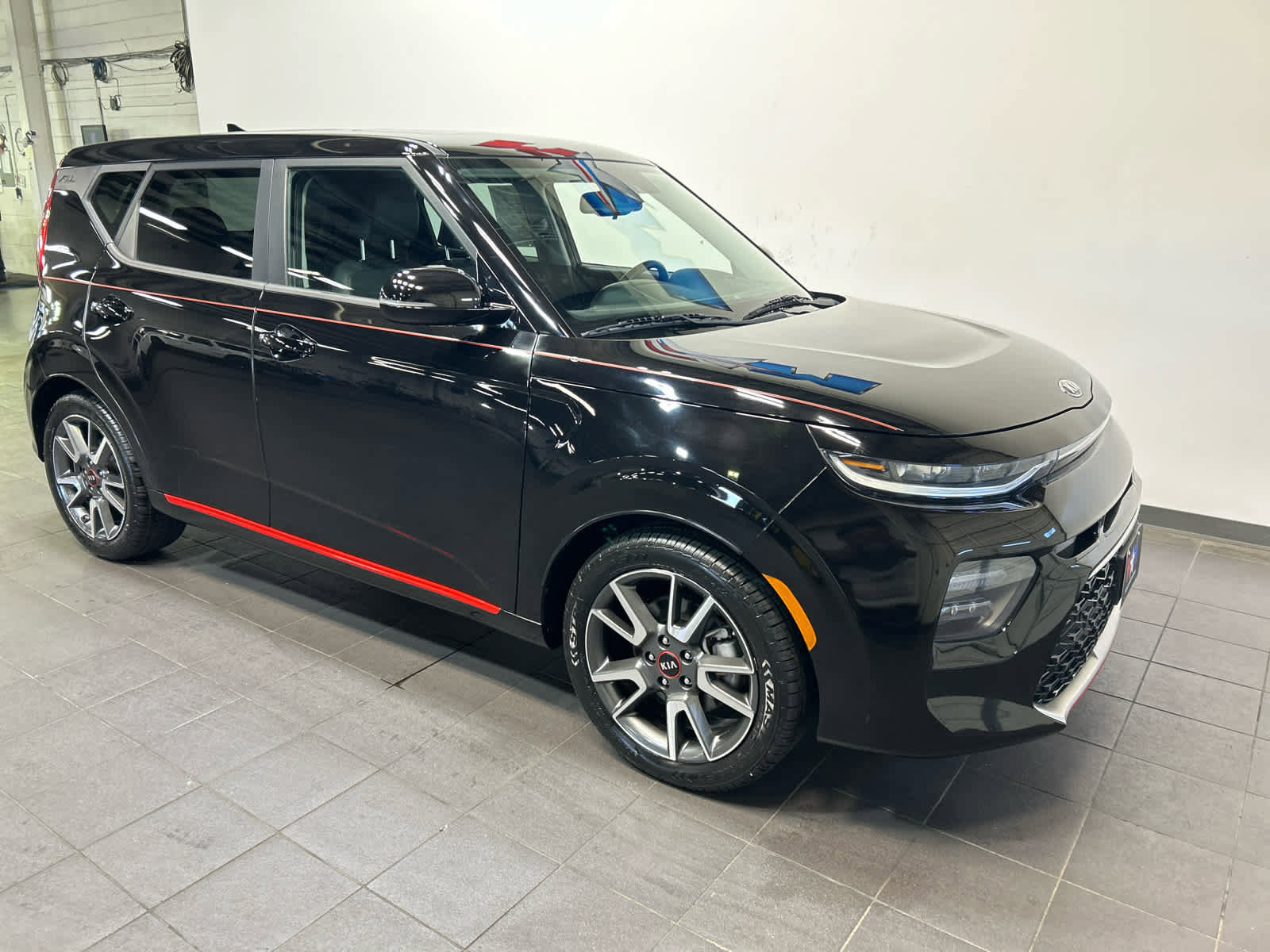 Used 2021 Kia Soul Turbo FWD image 2