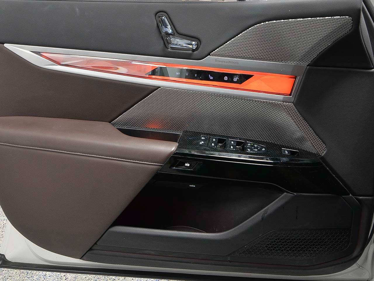 Certified 2023 BMW 740i RWD image 6