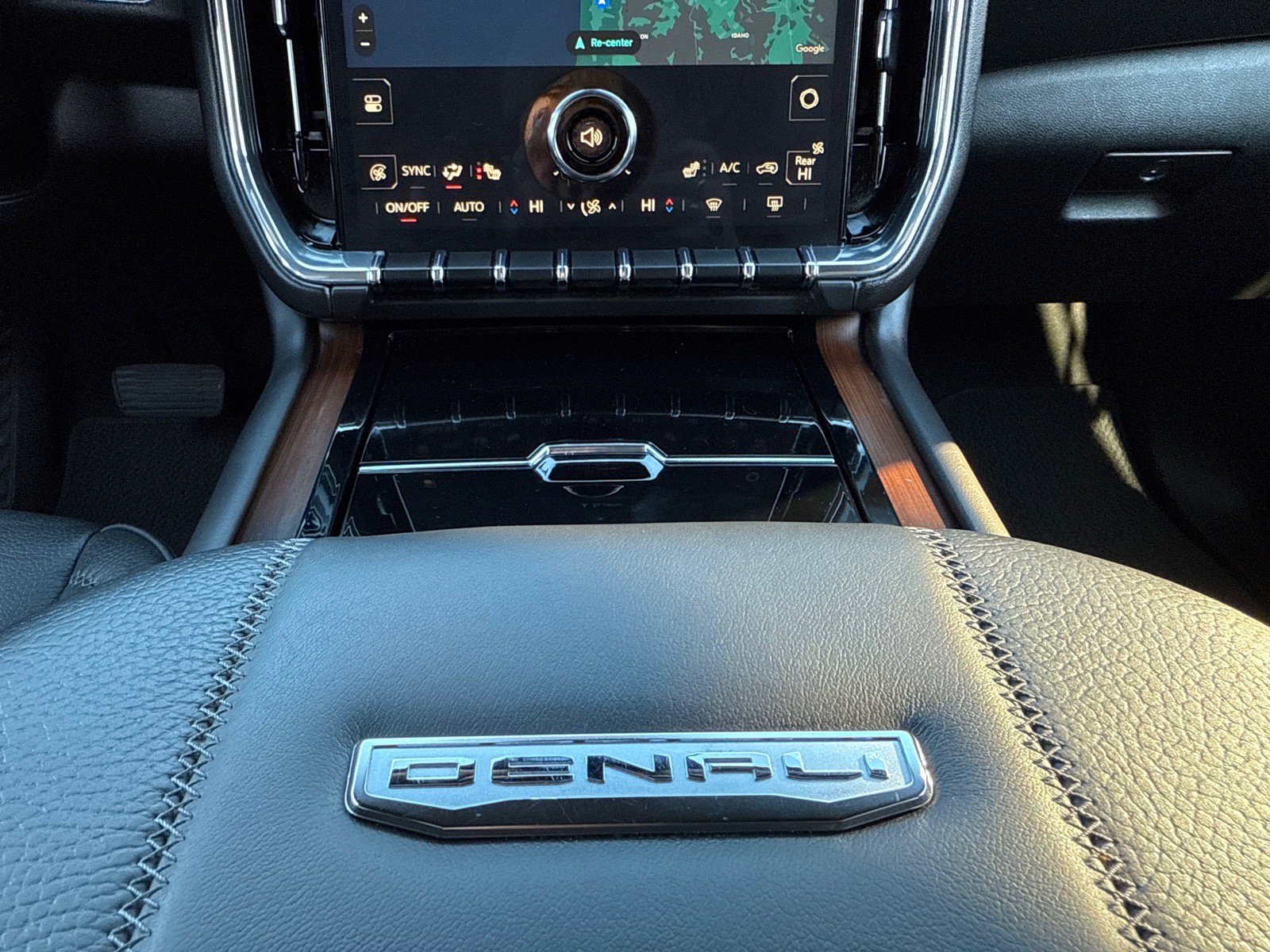 Used 2025 GMC Yukon Denali image 29