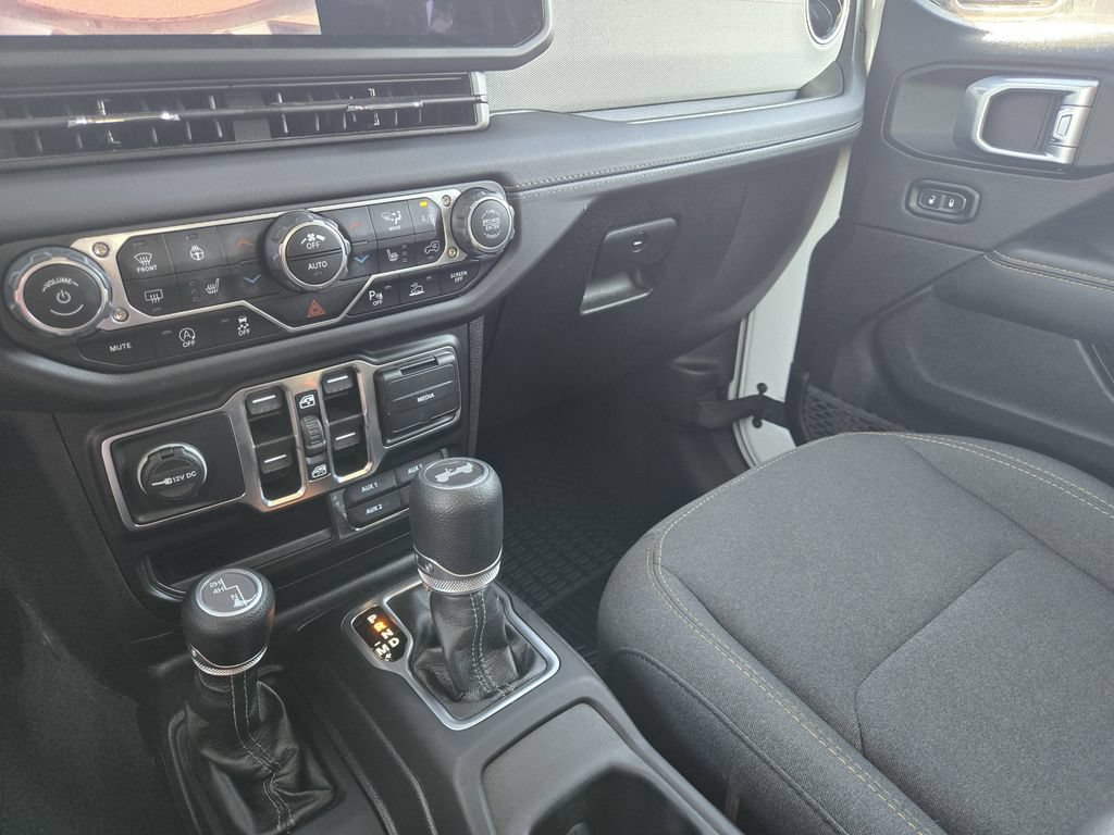 Used 2024 Jeep Wrangler Unlimited Sahara w/ Safety Group AWD/4WD image 19